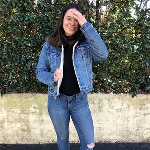 levi’s sherpa trucker jacket